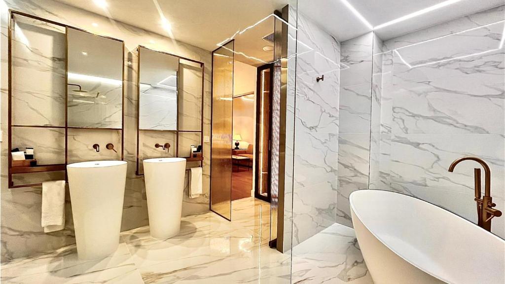 Baño Hotel Alfonso IX, Sarria, para peregrinos
