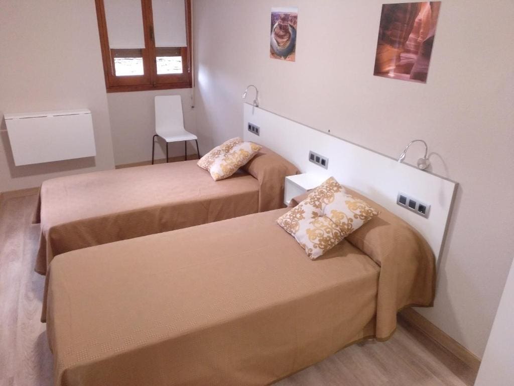 Habitación doble Travesia rooms Sarria, para peregrinos del Camino de Santiago