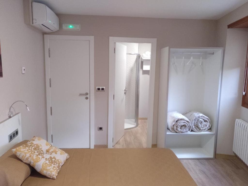 Habitación doble Travesia rooms Sarria, para peregrinos del Camino de Santiago