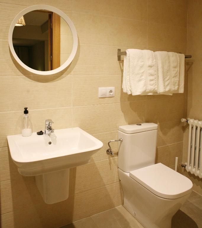 Baño en la pensión Casa Matias para peregrinos del camino de Santiago