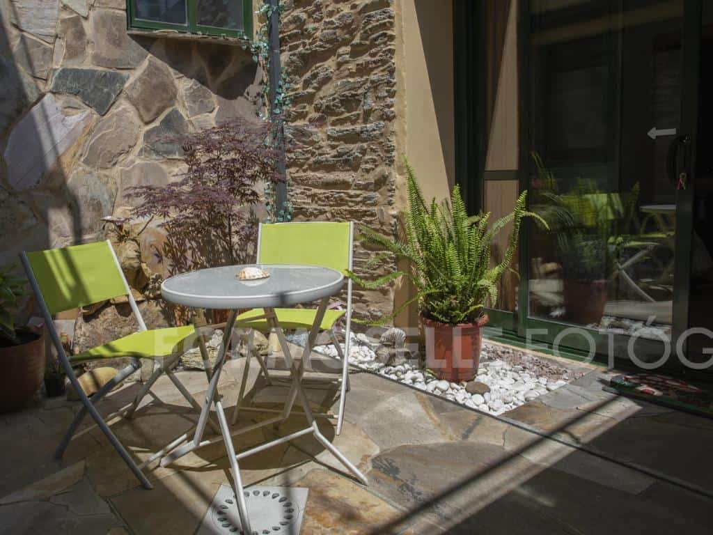 Terraza pensión Siete en el Camino Sarria